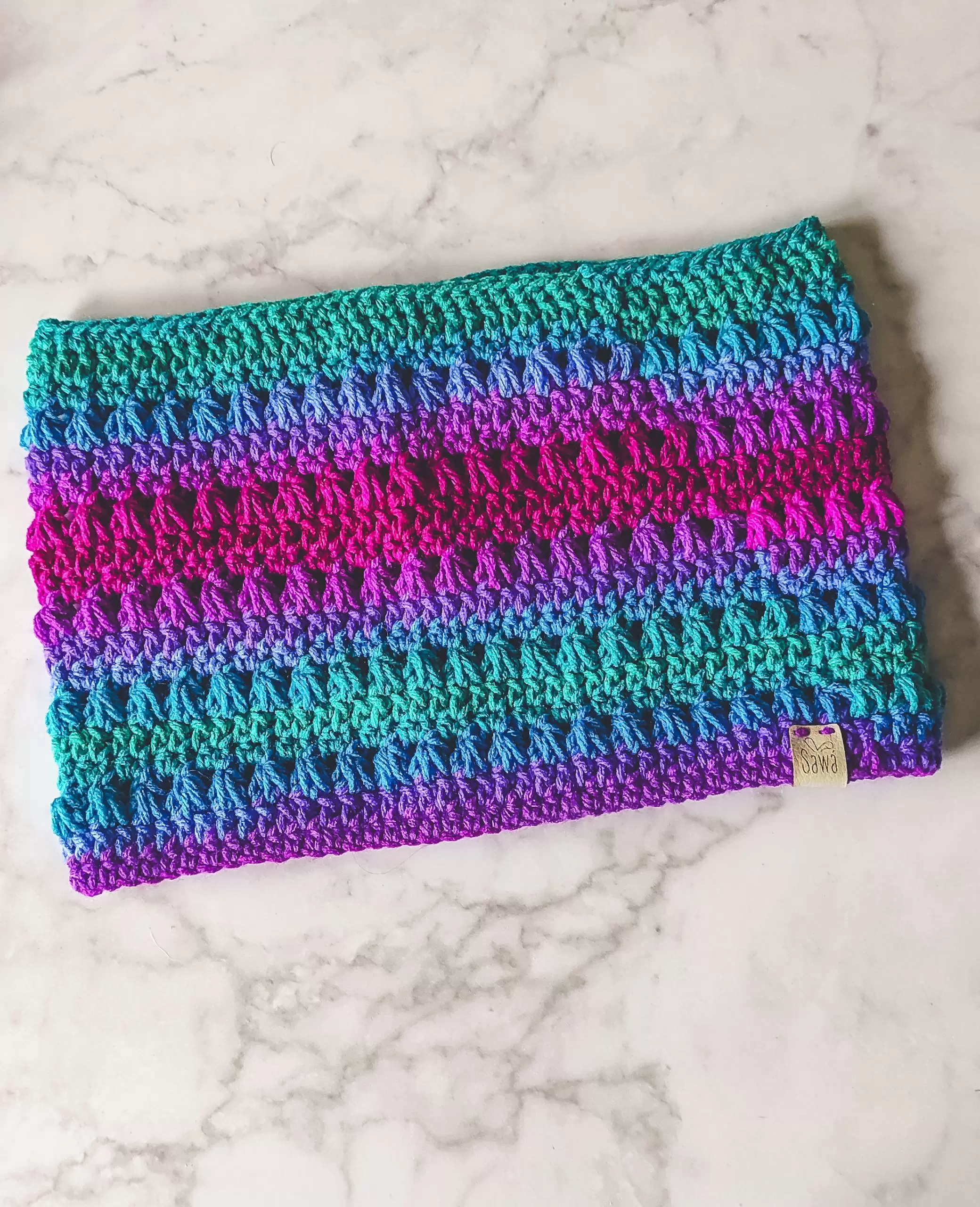 Cuello tejido a mano modelo Katta